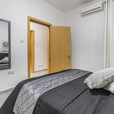 Unique 4 Bedroom Apt In The Heart Of St Julian's