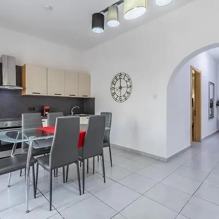 Unique 4 Bedroom Apt In The Heart Of St Julian's * San Ġiljan