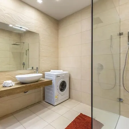 Unique 4 Bedroom Apt In The Heart Of St Julian's San Ġiljan
