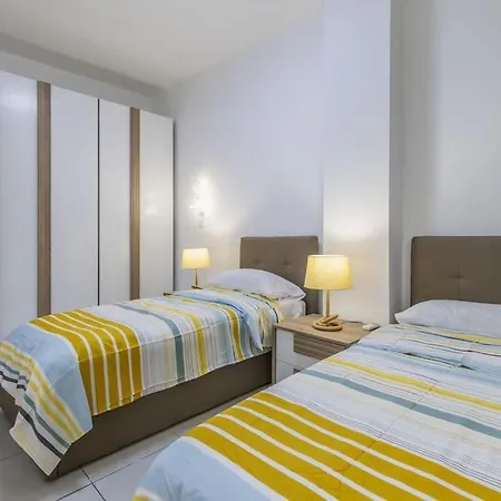 Διαμέρισμα Unique 4 Bedroom Apt In The Heart Of St Julian's *