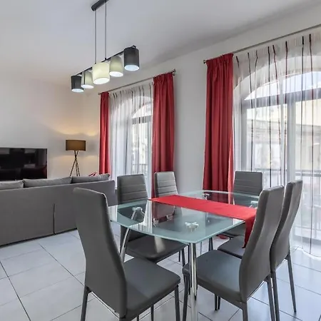 Unique 4 Bedroom Apt In The Heart Of St Julian's Apartament