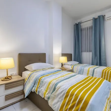 Διαμέρισμα Unique 4 Bedroom Apt In The Heart Of St Julian's