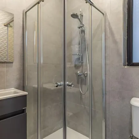 Διαμέρισμα Unique 4 Bedroom Apt In The Heart Of St Julian's *