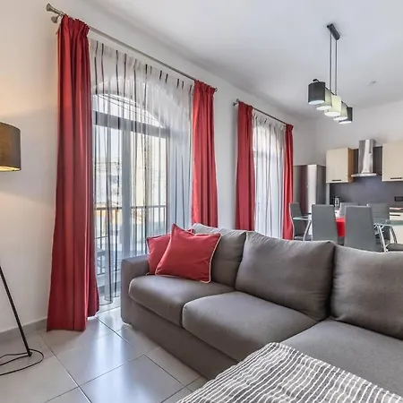 Unique 4 Bedroom Apt In The Heart Of St Julian's Διαμέρισμα *