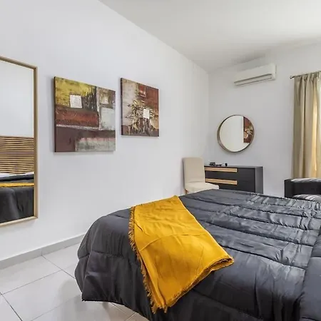 Unique 4 Bedroom Apt In The Heart Of St Julian's